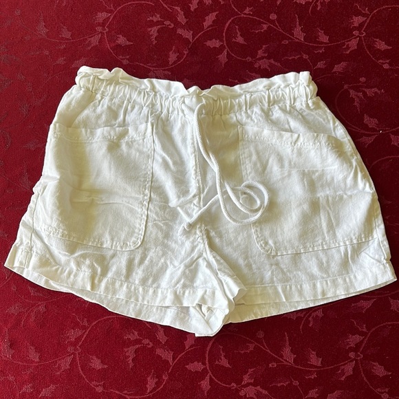Universal Thread Pants - Universal Thread Women's White Linen Cargo Shorts EUC